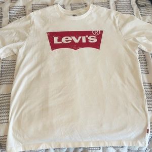 Men’s Levi t-shirt